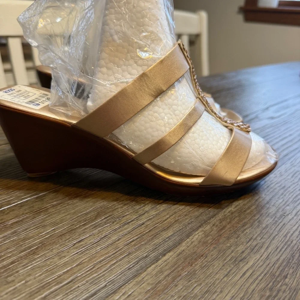 Italian Shoemakers Womens Rose Gold Rhinestone in Gold Wedge Sandals‎ 9.5W Italy